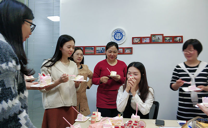 上海读研教育生日会