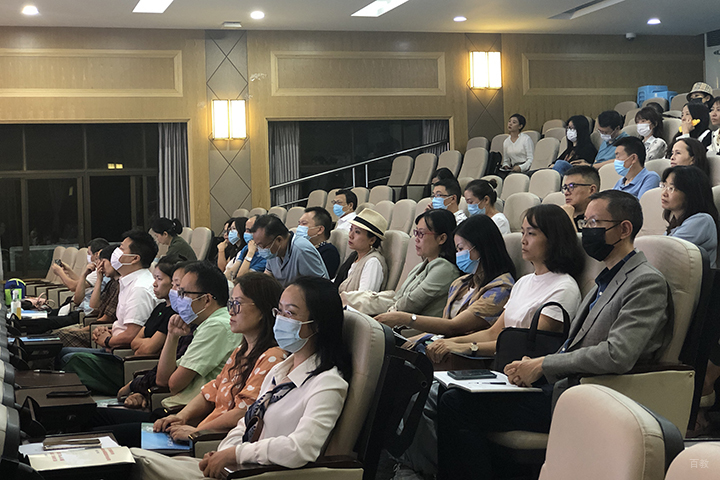 石室中学的校园会议