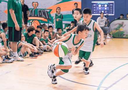 幼儿学习篮球的好处具体有哪些