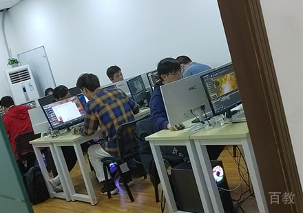 汇众教育线下面授班学生学习场景展示