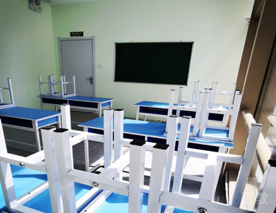 学校上课场景