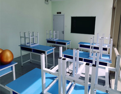 学校上课场景