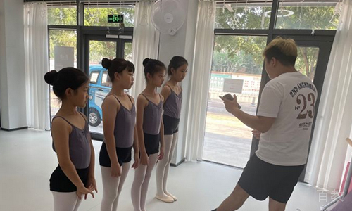 老师舞蹈教学