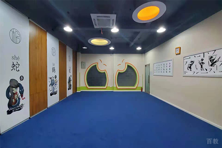 石家庄新精武的教室走廊