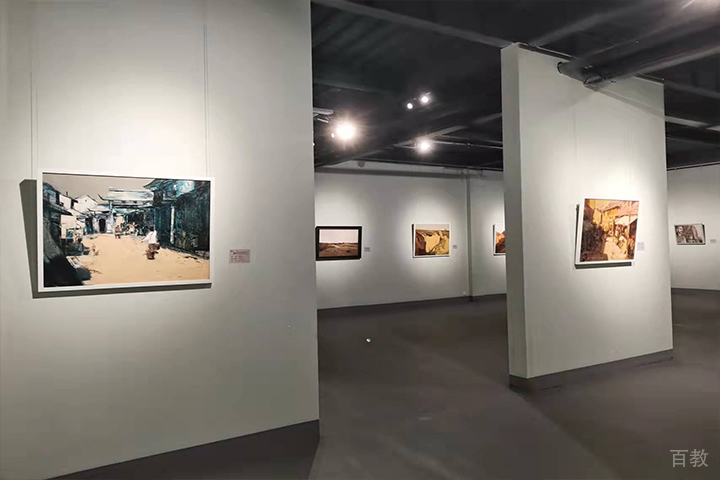 天津润松美育组织参观展览
