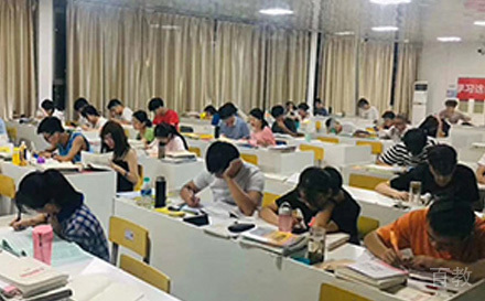 昆明中公考研授课环境
