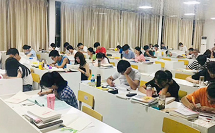 中公考研上课情况