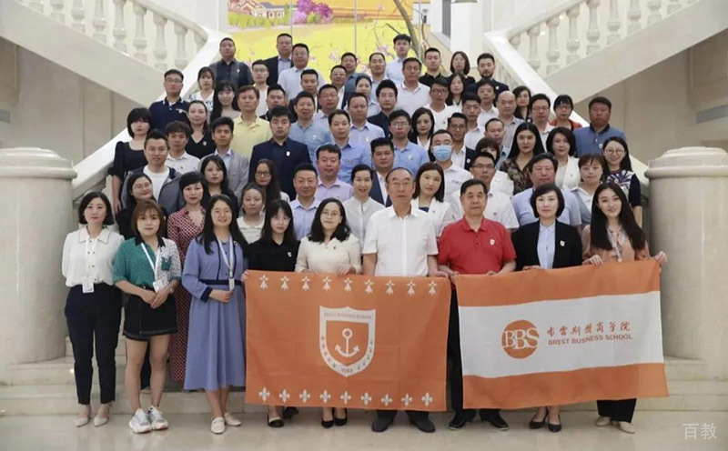 布雷斯特商学院合照