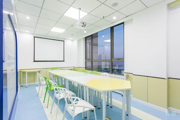 上海童程童美学生教室环境