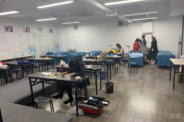上海董冬秀彩妆造型培训学校教室环境
