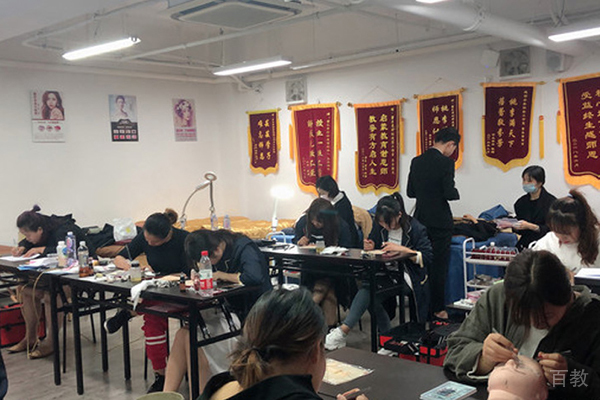 上海董冬秀彩妆造型培训学校学员练习