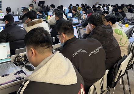 北京老男孩教育校区学员上课场景展示