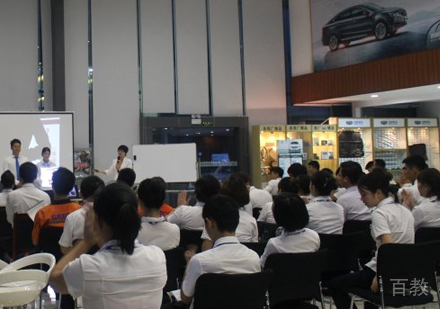 北京陈彦斯曼礼仪校区学员上课场景展示