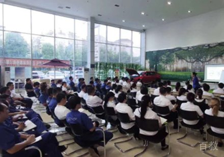 北京陈彦斯曼礼仪校区学员上课场景展示