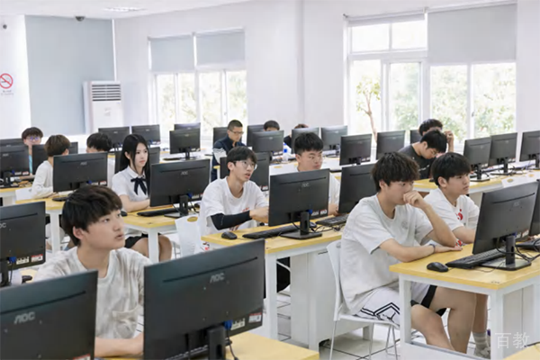 学校机房