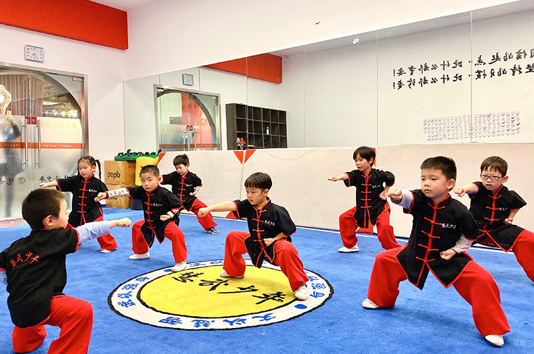 学员上散打课