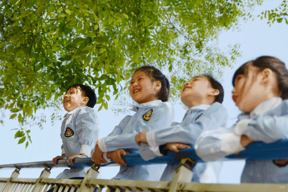 学校学生