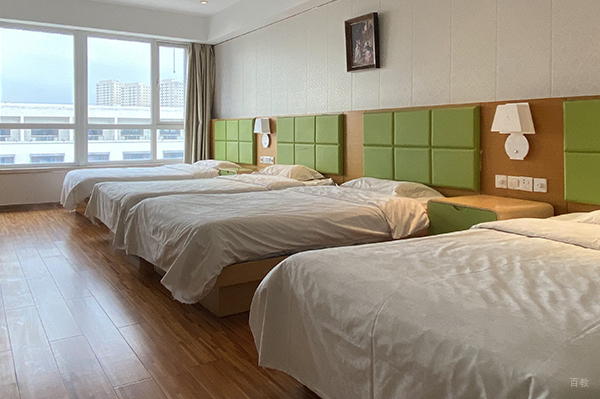 学校双人间宿舍