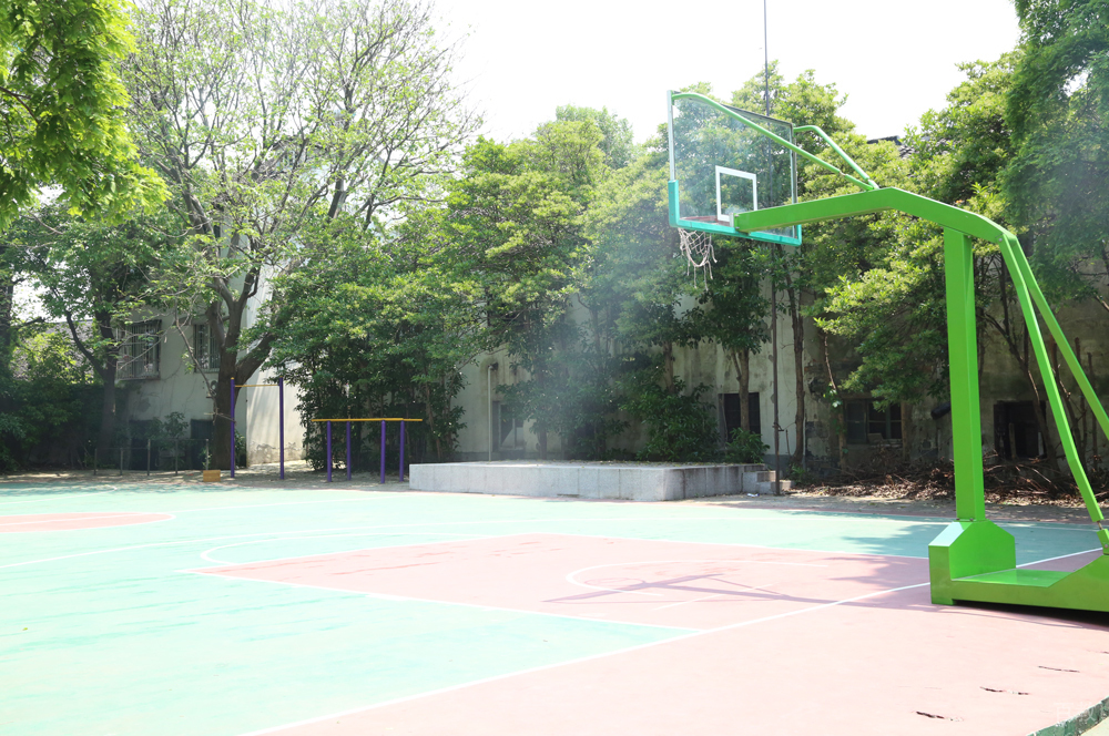 学校篮球场