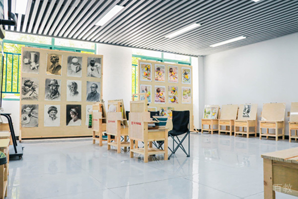 武汉至美画室校区授课教室环境展示