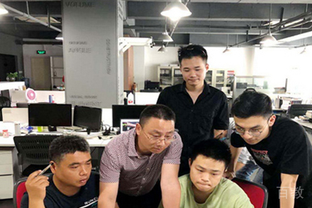 武汉绿洲同济教育校区学员上课场景展示