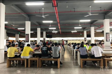 武汉绿洲同济教育校区学员上课场景展示