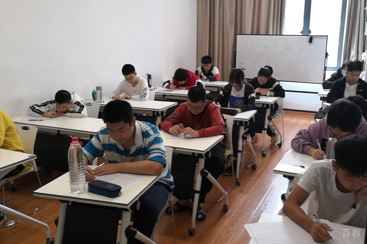 学生学习场景