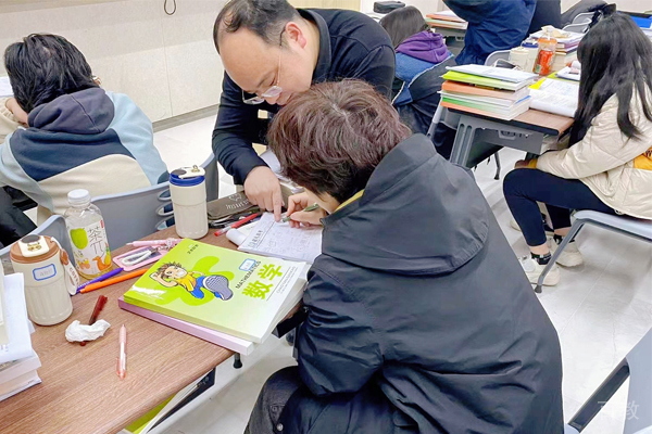 武汉超凡高考校区老师授课场景展示