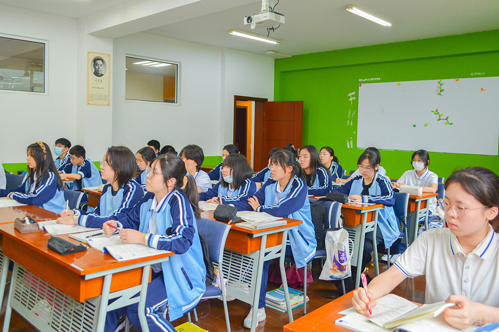 上课学生风采