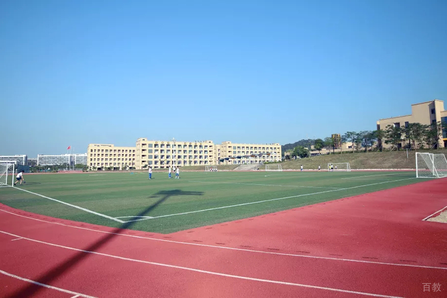 学校操场环境