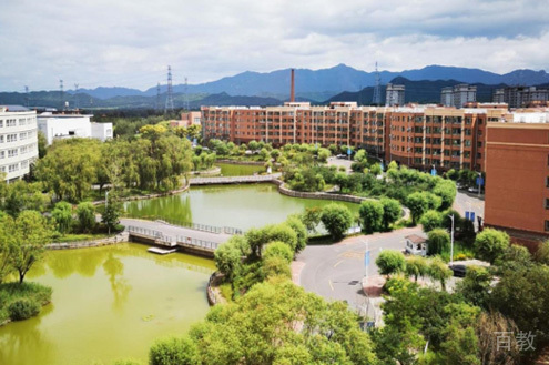 学校外景