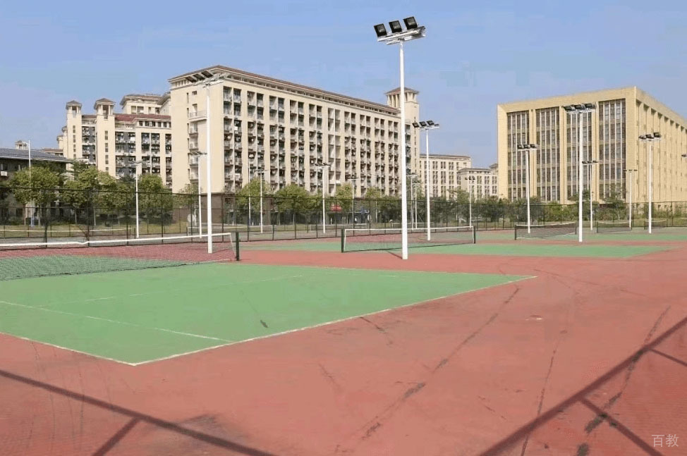 学校羽毛球场环境