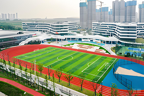 学校操场环境