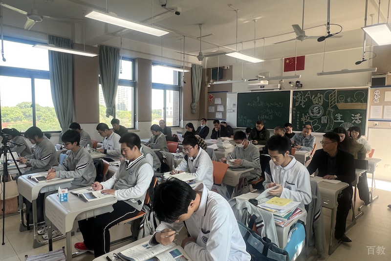 认真的学生相册