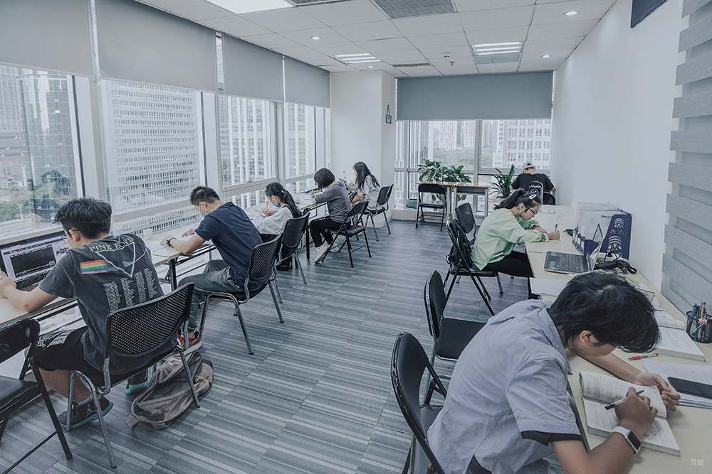 认真的学生相册