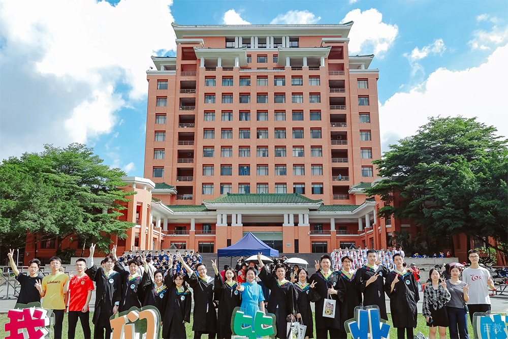 毕业典礼合照