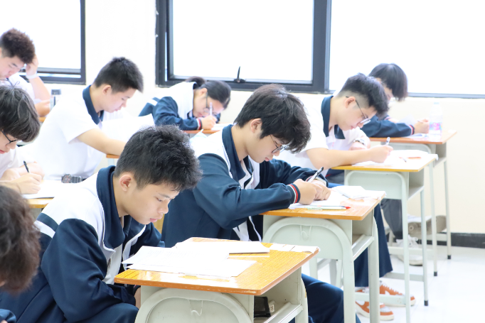 上课认真的学生