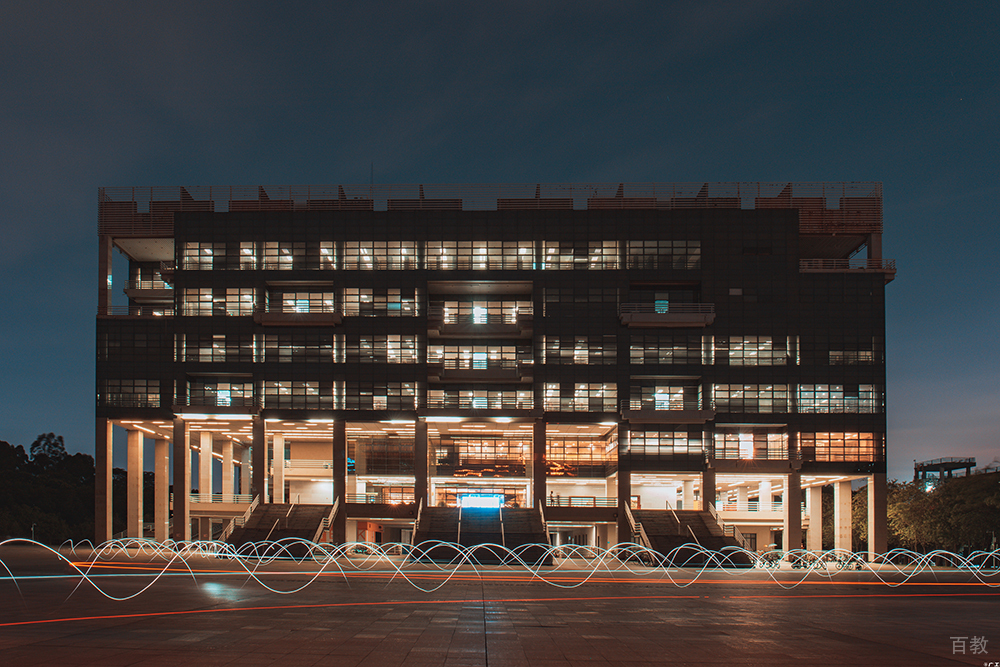 学校夜间环境