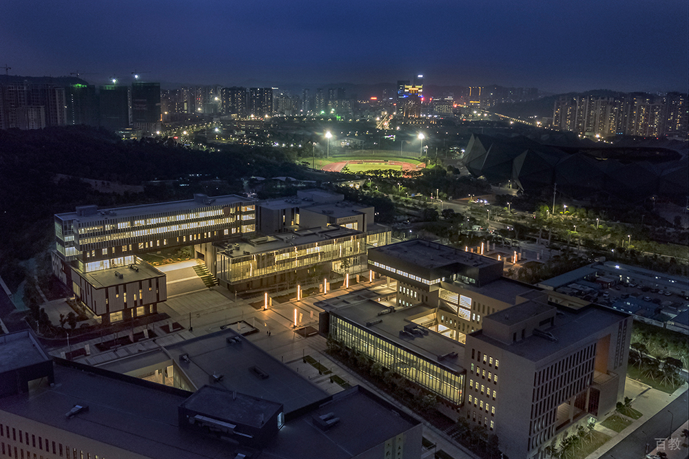 校园夜景环境图片