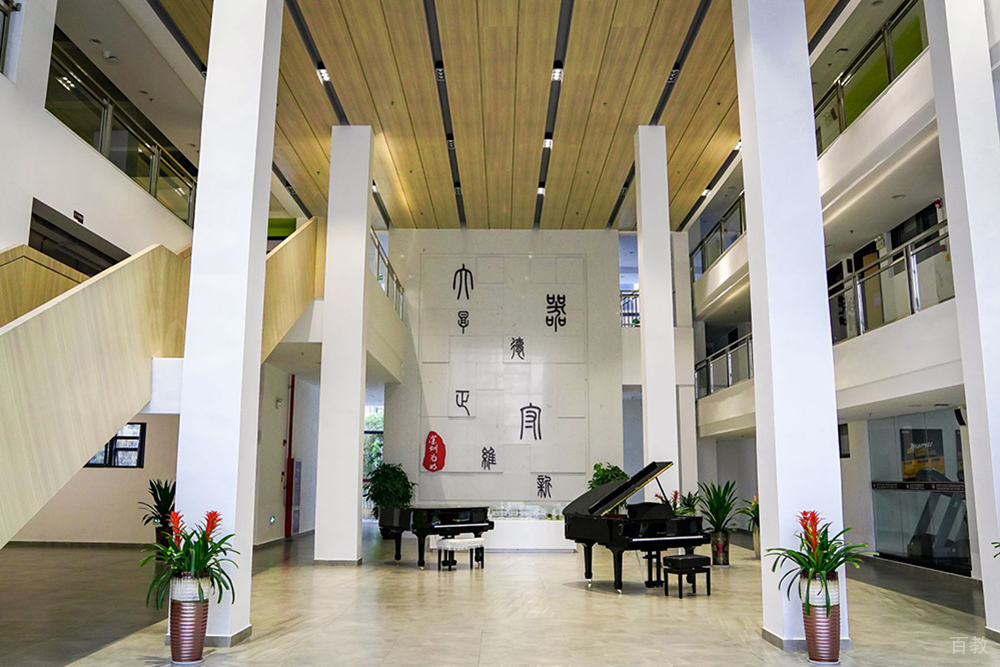 学校行政楼大堂环境相册