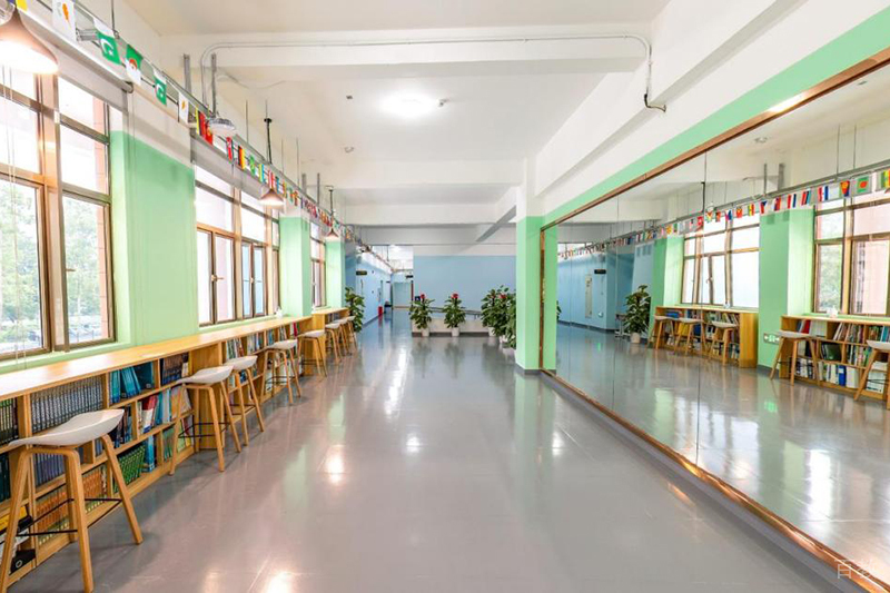 阅读长廊环境相册