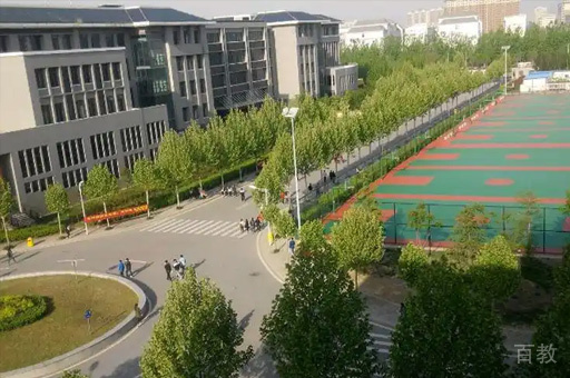 学校操场环境
