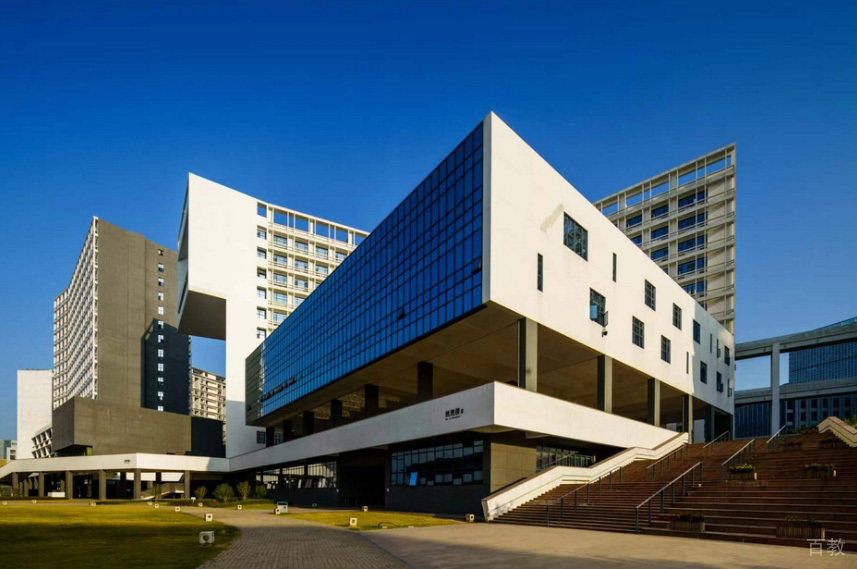 学校图书馆门口环境