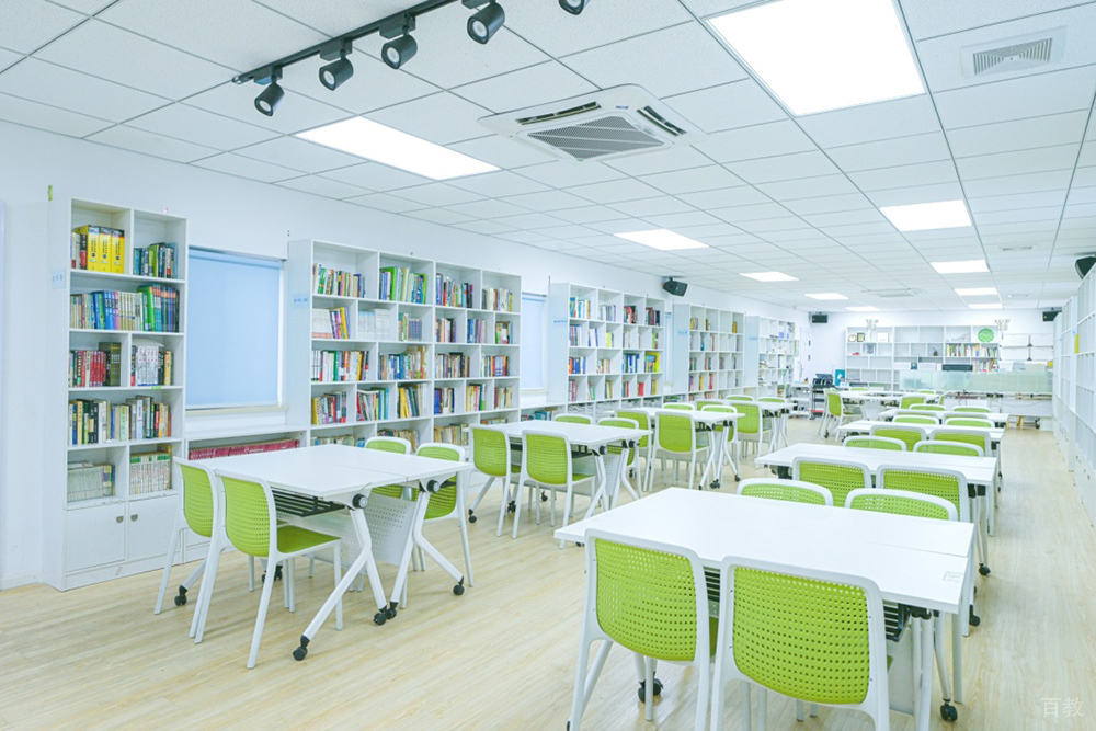 学校图书馆环境