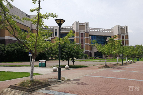 学校外景