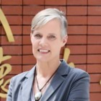 Moira Lowe校長