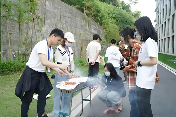 學校戶外活動環(huán)境展示