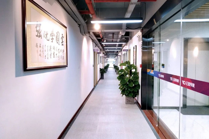 学校门口环境