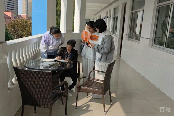 校园老师指导教学环境