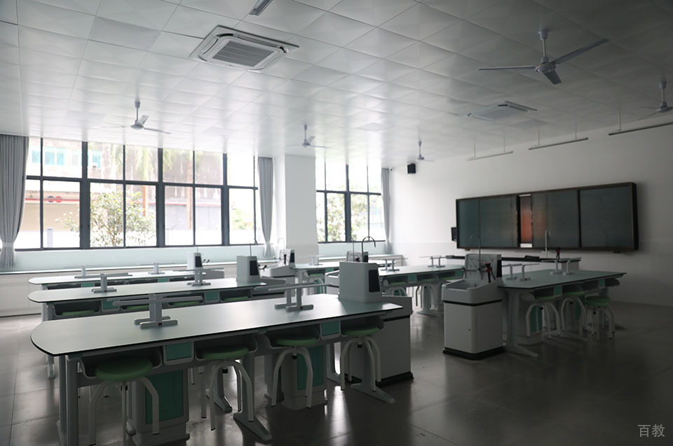 学校实验室环境